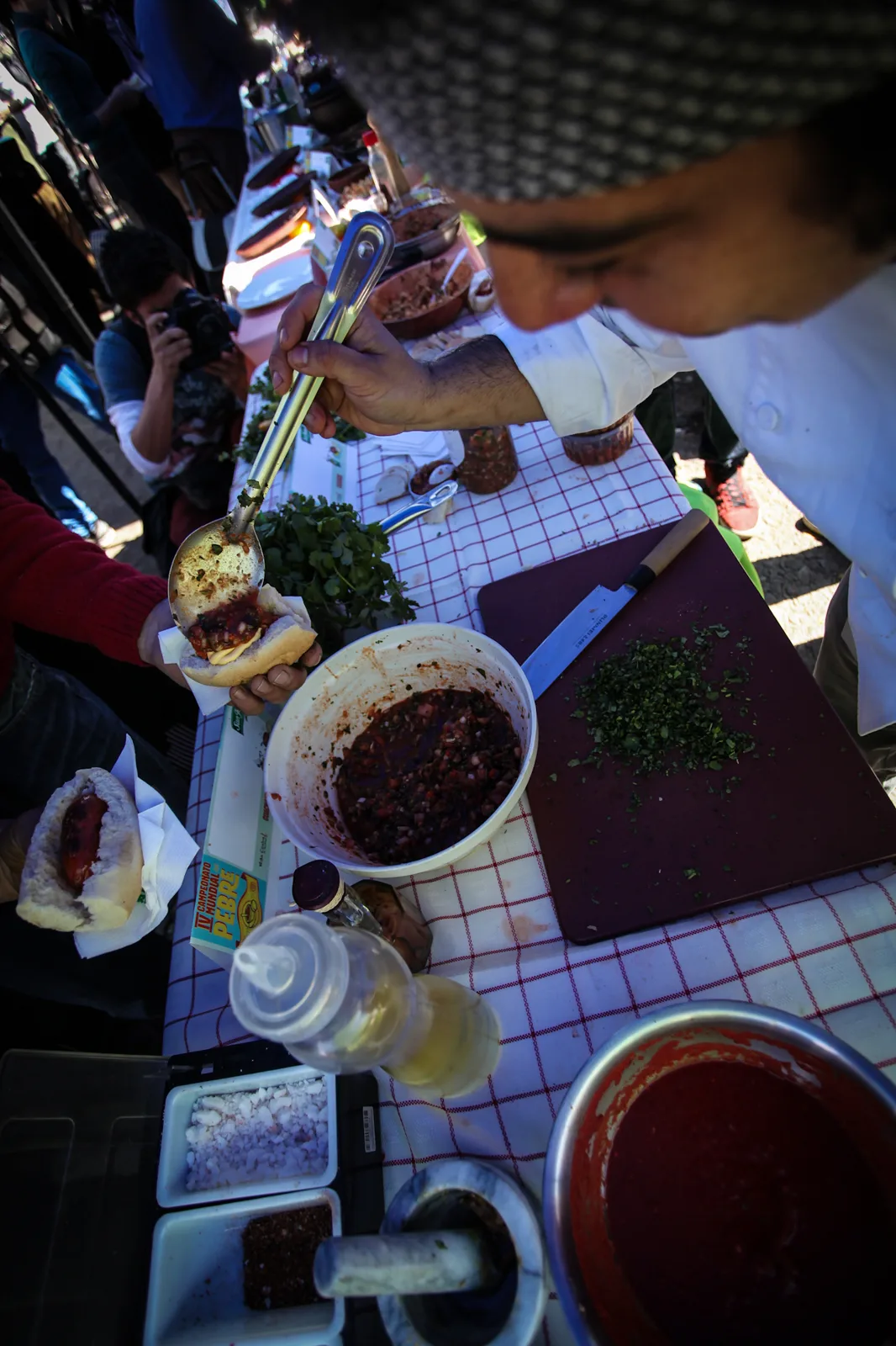 Pebre casero: la salsa que acompaña todo — y cómo hacerla bien